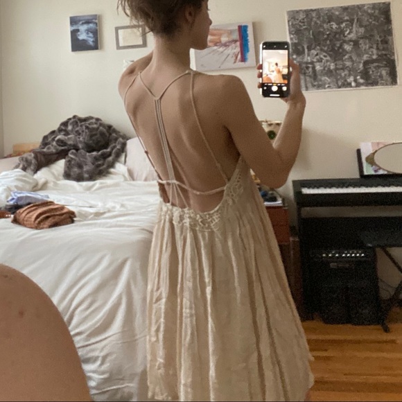 flowy, lace light beige dress - Picture 3 of 5